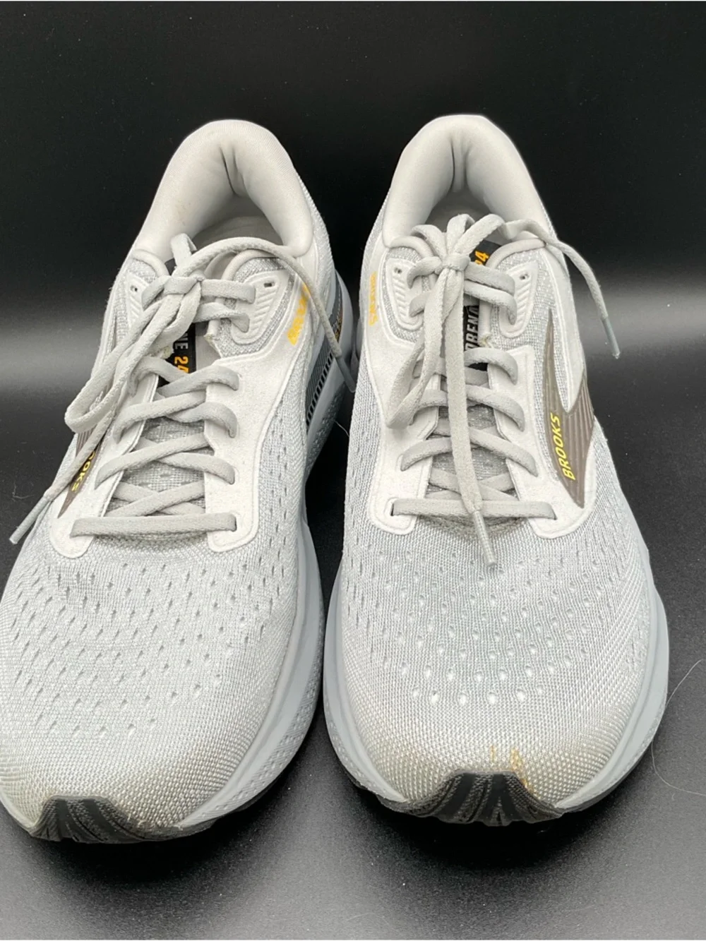 Brooks Adrenaline GTS 24 Light Gray Sneakers 11.5 narrow B